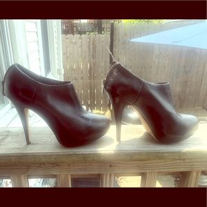 Vince Camuto Leather heels